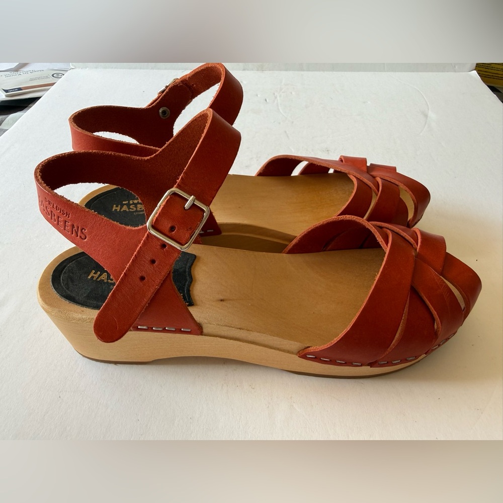 NWOB Swedish Hasbeens Magdalena
Red Leather Wooden Clogs Sandals Size EU 36 - Picture 5 of 7
